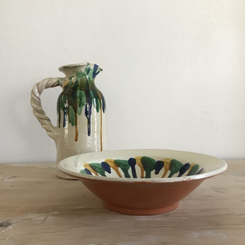 Cruche à anse torsadée - Trela Tinos