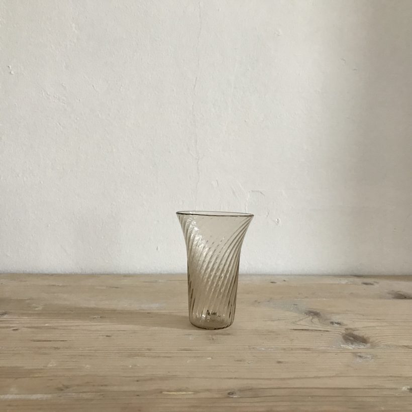 Smoked Glass - Trela Tinos