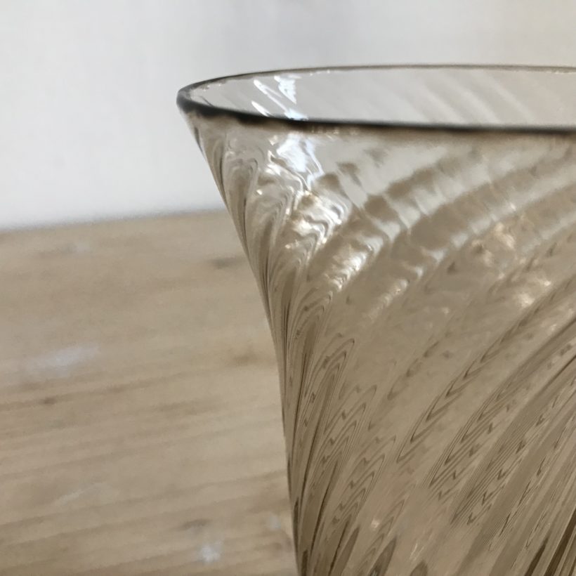 Smoked Glass - Trela Tinos